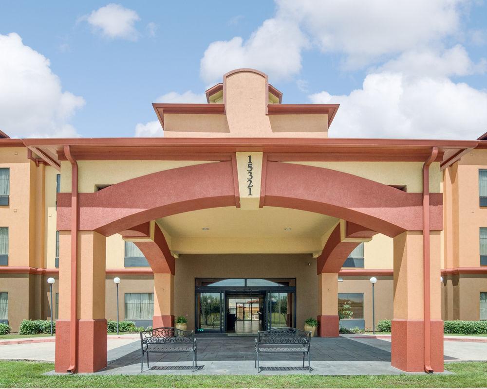 Springwood Suites Houston Iah - Beltway 8 Экстерьер фото