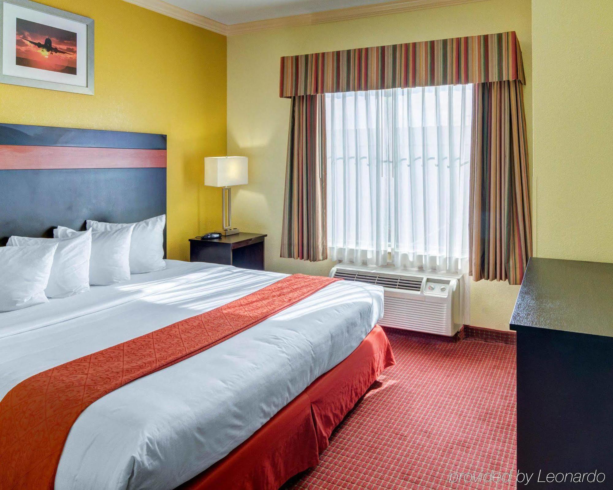 Springwood Suites Houston Iah - Beltway 8 Экстерьер фото